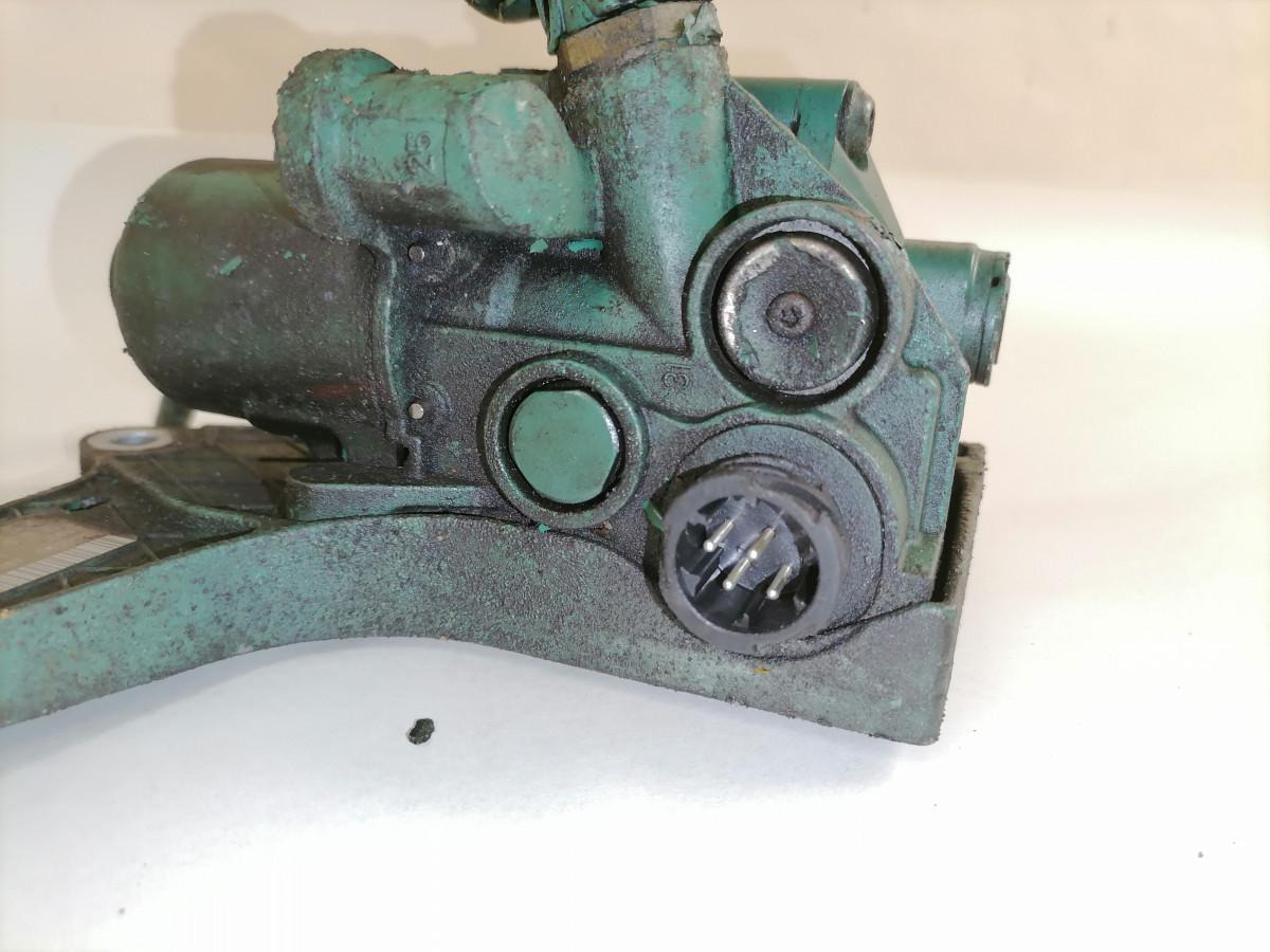 Volvo Engine control switch 21707054 - Système d'échappement pour Camion: photos 4 Volvo Engine control switch 21707054 - Système d'échappement pour Camion: photos 4