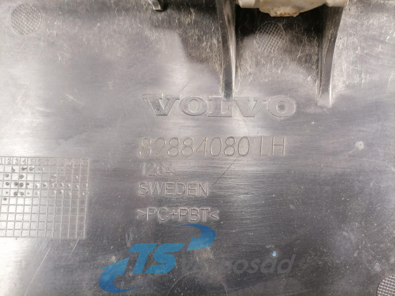 Volvo Esitule korpuse plastik 82882834 - Lumière/ Éclairage pour Camion: photos 4 Volvo Esitule korpuse plastik 82882834 - Lumière/ Éclairage pour Camion: photos 4