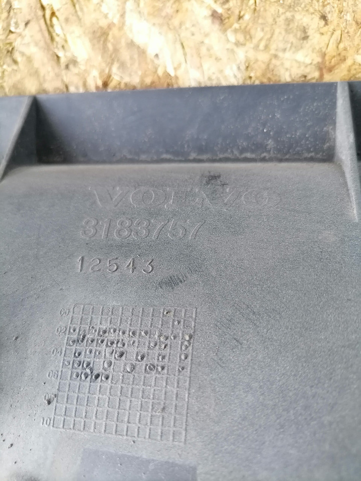 Volvo Fan shroud 3183757 - Radiateur pour Camion: photos 4 Volvo Fan shroud 3183757 - Radiateur pour Camion: photos 4