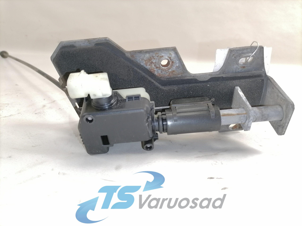 Volvo Iluvõre lukk 82208559 - Calandre pour Camion: photos 4 Volvo Iluvõre lukk 82208559 - Calandre pour Camion: photos 4