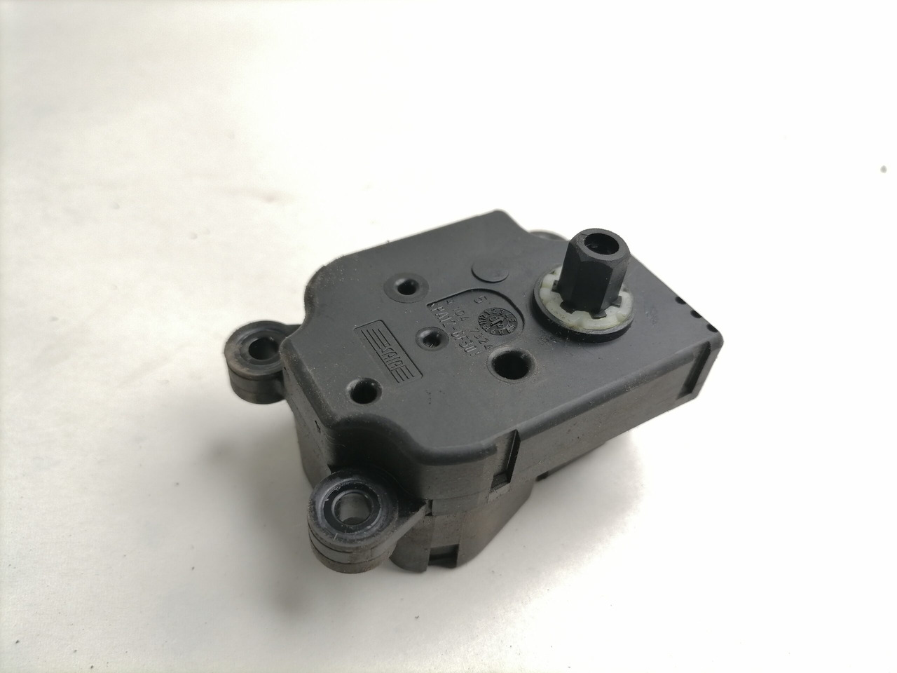 Volvo Interior heating damper position regulator 20443812 - Pièce universelle pour Camion: photos 3 Volvo Interior heating damper position regulator 20443812 - Pièce universelle pour Camion: photos 3