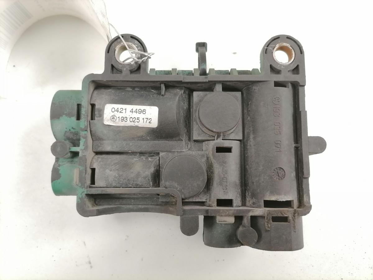 Volvo Juhtmestiku harukarp 04214496 - Fusible pour Camion: photos 3 Volvo Juhtmestiku harukarp 04214496 - Fusible pour Camion: photos 3