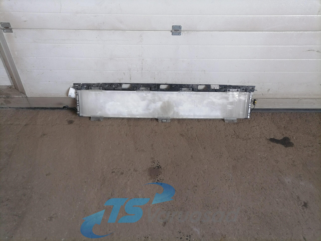 Volvo Kabiini reklaamvalgusti 82098413 - Lumière/ Éclairage pour Camion: photos 1 Volvo Kabiini reklaamvalgusti 82098413 - Lumière/ Éclairage pour Camion: photos 1