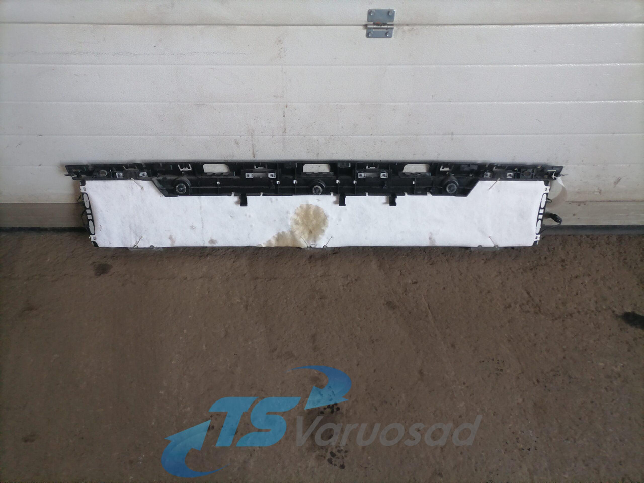 Volvo Kabiini reklaamvalgusti 82098413 - Lumière/ Éclairage pour Camion: photos 2 Volvo Kabiini reklaamvalgusti 82098413 - Lumière/ Éclairage pour Camion: photos 2
