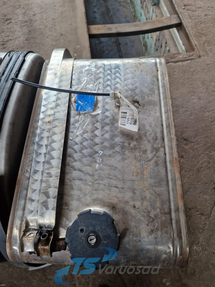 Volvo Kütusepaak 200L 12345 - Réservoir de carburant pour Camion: photos 3 Volvo Kütusepaak 200L 12345 - Réservoir de carburant pour Camion: photos 3