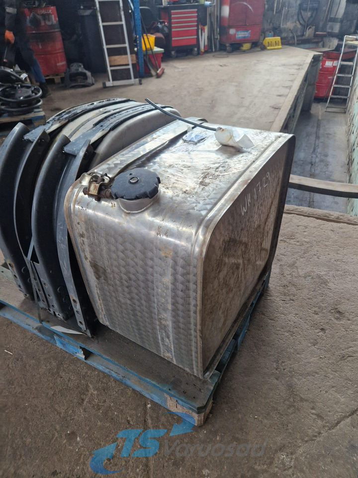 Volvo Kütusepaak 200L 12345 - Réservoir de carburant pour Camion: photos 1 Volvo Kütusepaak 200L 12345 - Réservoir de carburant pour Camion: photos 1