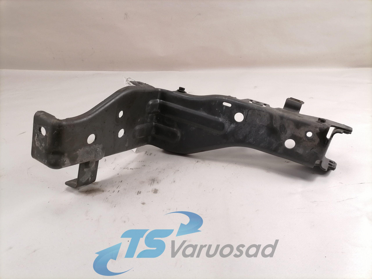 Volvo Light bracket 82285617 - Lumière/ Éclairage pour Camion: photos 1 Volvo Light bracket 82285617 - Lumière/ Éclairage pour Camion: photos 1