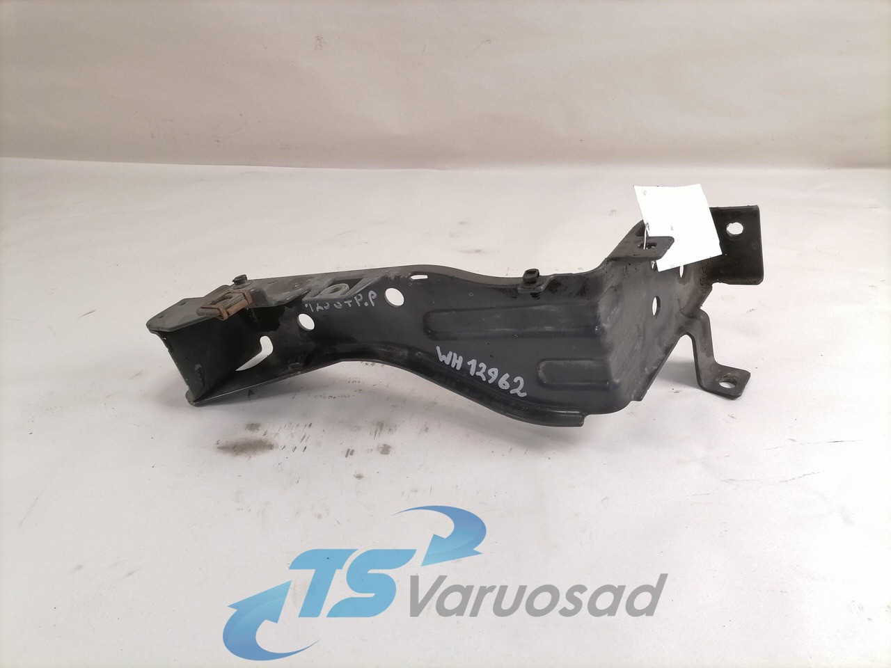 Volvo Light bracket 82285617 - Lumière/ Éclairage pour Camion: photos 3 Volvo Light bracket 82285617 - Lumière/ Éclairage pour Camion: photos 3