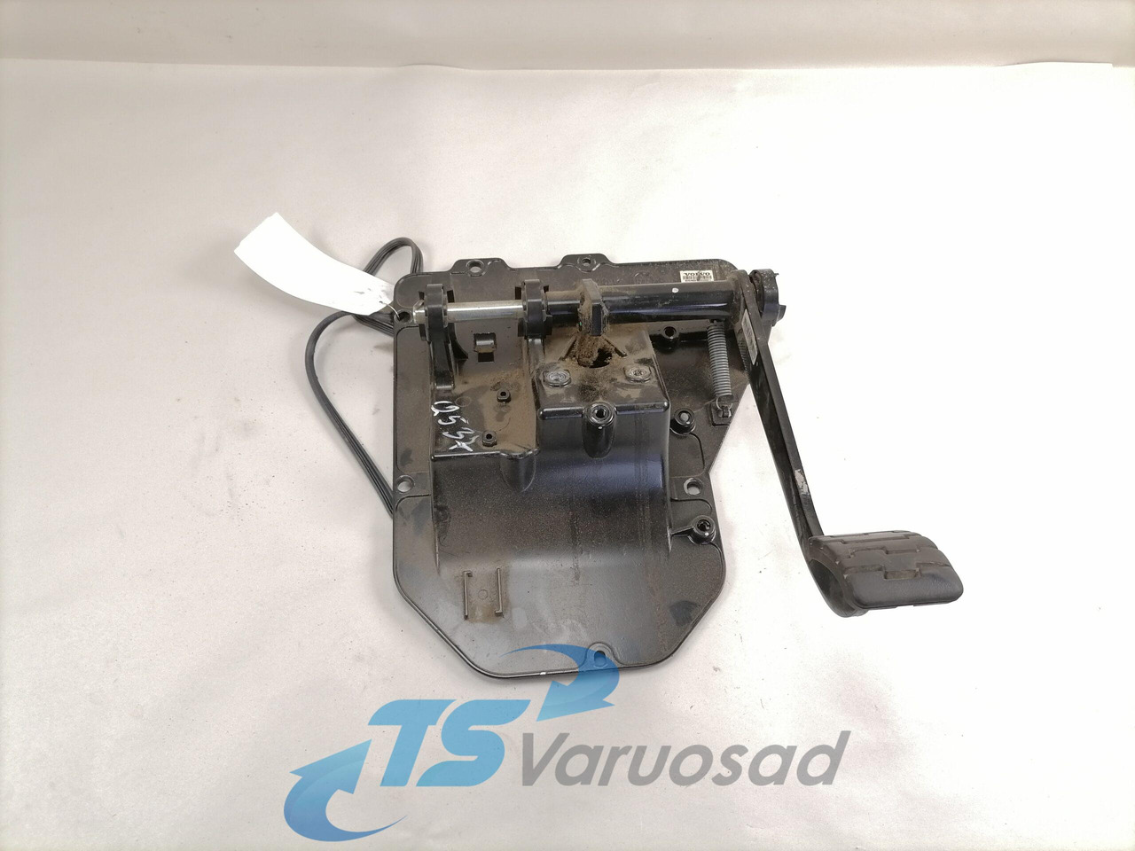 Volvo Pedaalide kandur 82424669 - Préparation du carburant pour Camion: photos 1 Volvo Pedaalide kandur 82424669 - Préparation du carburant pour Camion: photos 1