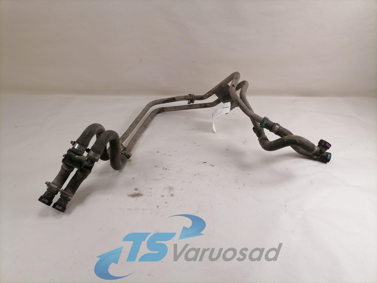 Volvo Salongisoojendus torud 21913681 - Chauffage/ Ventilation pour Camion: photos 2 Volvo Salongisoojendus torud 21913681 - Chauffage/ Ventilation pour Camion: photos 2