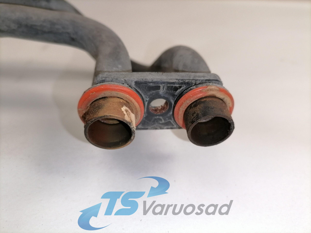 Volvo Salongisoojendus torud 82819703 - Chauffage/ Ventilation pour Camion: photos 2 Volvo Salongisoojendus torud 82819703 - Chauffage/ Ventilation pour Camion: photos 2