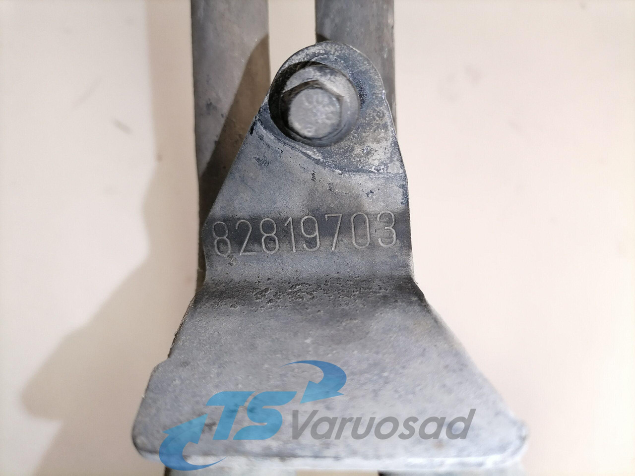 Volvo Salongisoojendus torud 82819703 - Chauffage/ Ventilation pour Camion: photos 3 Volvo Salongisoojendus torud 82819703 - Chauffage/ Ventilation pour Camion: photos 3