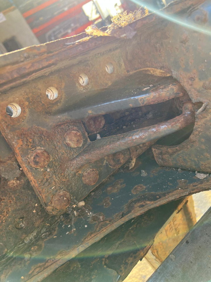 Volvo V-rod bracket 20393738 - Essieu et pièces pour Camion: photos 2 Volvo V-rod bracket 20393738 - Essieu et pièces pour Camion: photos 2