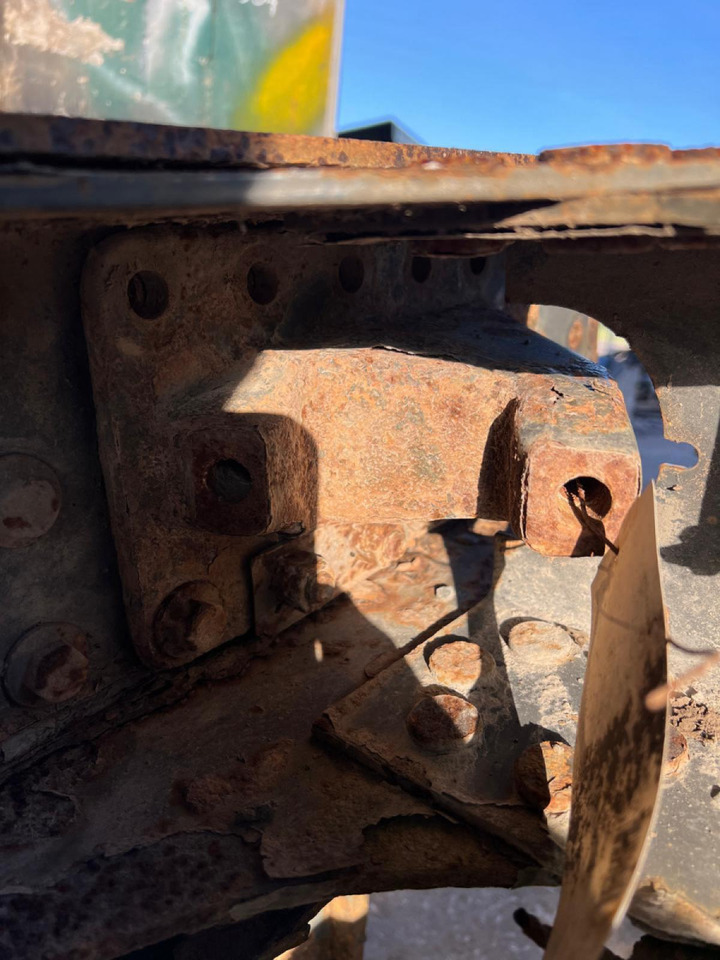 Volvo V-rod bracket 20393738 - Essieu et pièces pour Camion: photos 1 Volvo V-rod bracket 20393738 - Essieu et pièces pour Camion: photos 1