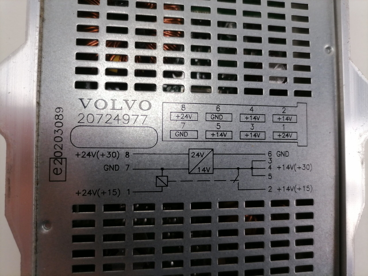 Volvo Voltage converter 20724977 - Système électrique pour Camion: photos 2 Volvo Voltage converter 20724977 - Système électrique pour Camion: photos 2