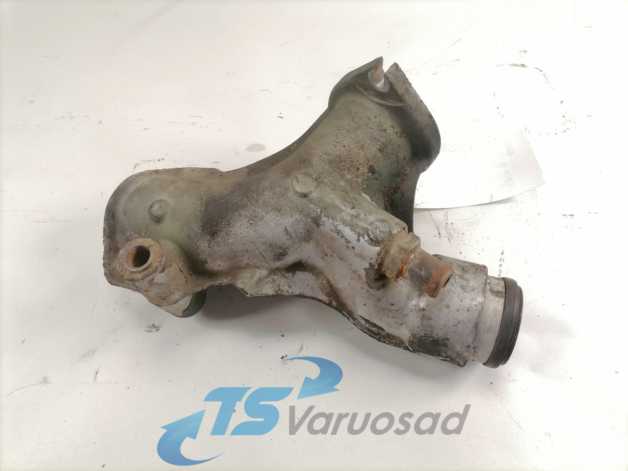 Volvo Water pump manifold / housing 20539684 - Pompe à liquide de refroidissement pour Camion: photos 4 Volvo Water pump manifold / housing 20539684 - Pompe à liquide de refroidissement pour Camion: photos 4