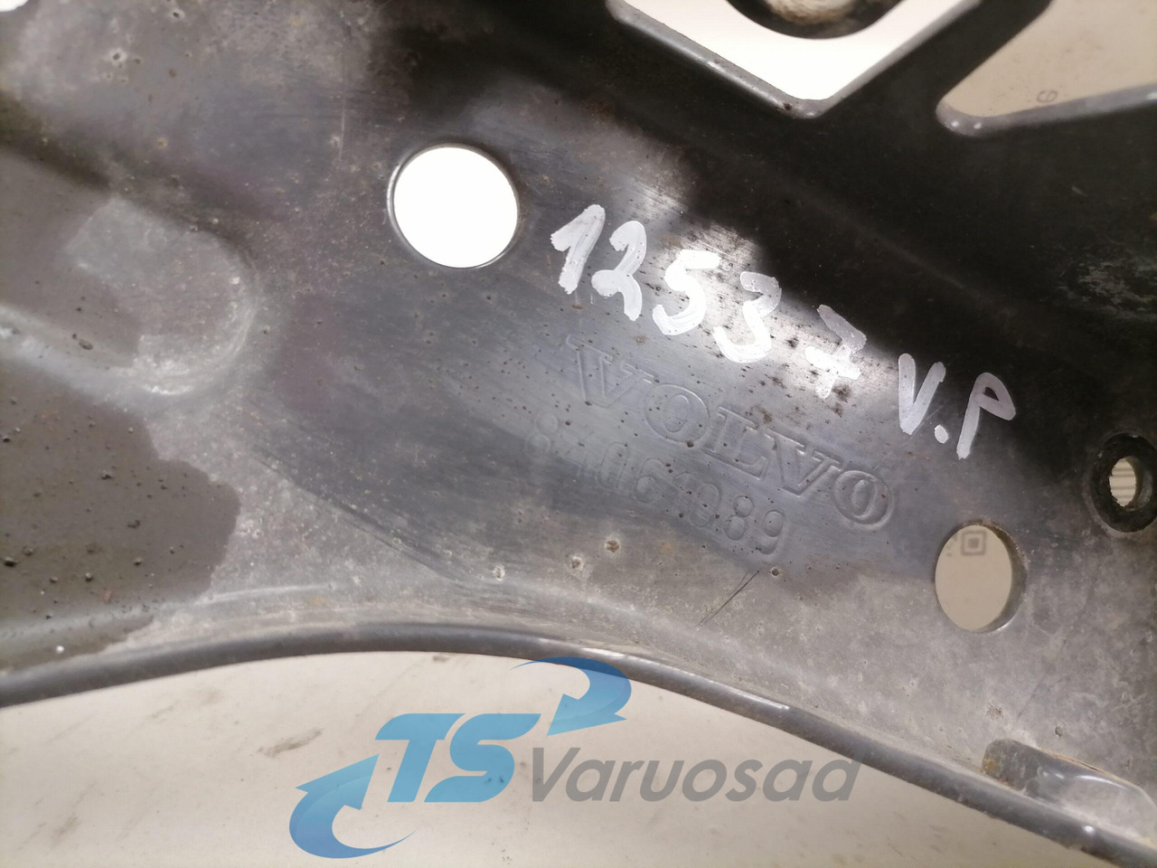 Volvo light bracket 84061089 - Lumière/ Éclairage pour Camion: photos 3 Volvo light bracket 84061089 - Lumière/ Éclairage pour Camion: photos 3