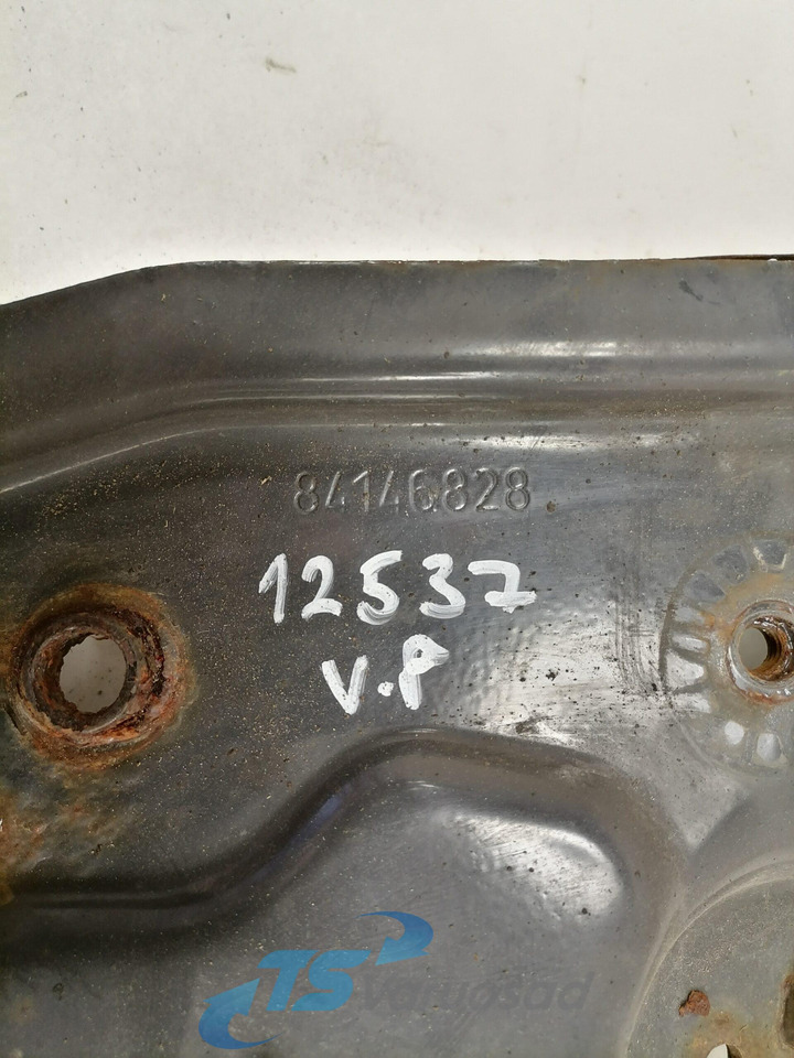 Volvo light bracket 84146828 - Lumière/ Éclairage pour Camion: photos 3 Volvo light bracket 84146828 - Lumière/ Éclairage pour Camion: photos 3