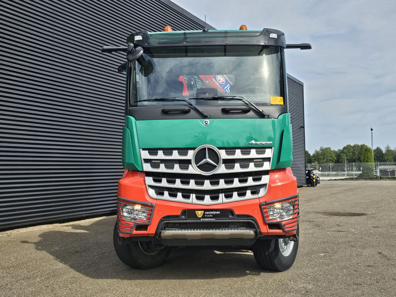Camion benne, Camion grue Mercedes-Benz AROCS 4145 / 8X6 / TIPPER + HMF CRANE: photos 6