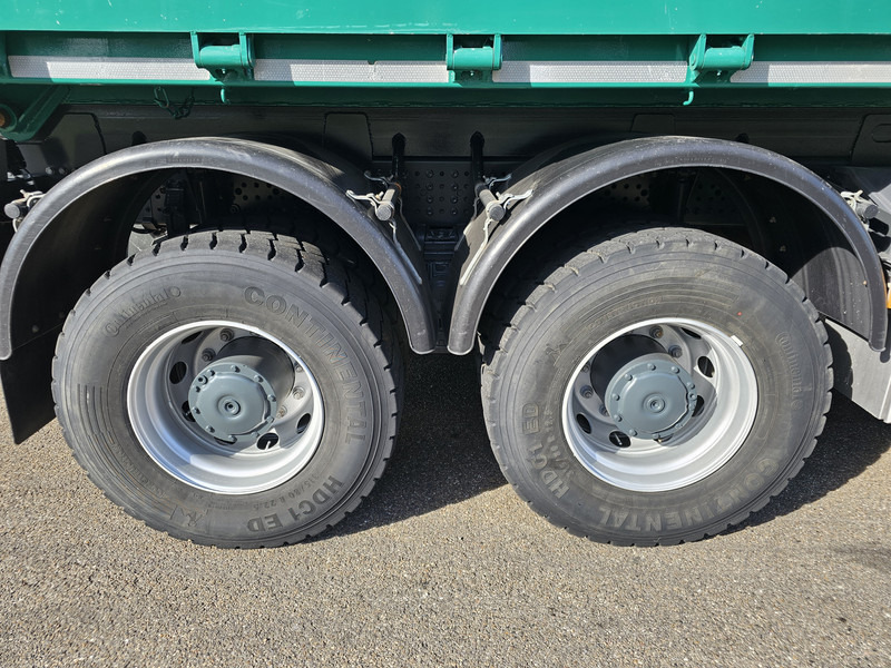 Camion benne, Camion grue Mercedes-Benz AROCS 4145 / 8X6 / TIPPER + HMF CRANE: photos 12