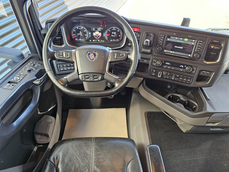 Photo d'intérieur 1: Tracteur routier Scania R580 V8 / 6x4 / FULL AIR / RETARDER