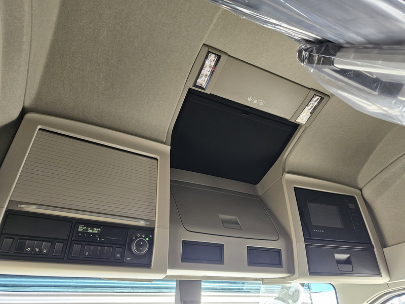 Tracteur routier Volvo FH 780 AERO / 6x2/4 / RETARDER / GLOBE XL: photos 10 Tracteur routier Volvo FH 780 AERO / 6x2/4 / RETARDER / GLOBE XL: photos 10