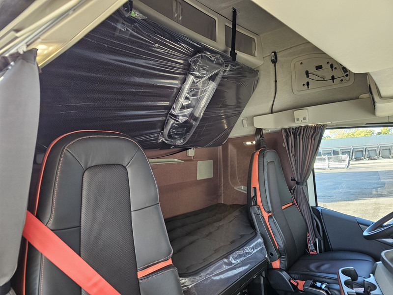 Tracteur routier Volvo FH 780 AERO / 6x2/4 / RETARDER / GLOBE XL: photos 9 Tracteur routier Volvo FH 780 AERO / 6x2/4 / RETARDER / GLOBE XL: photos 9