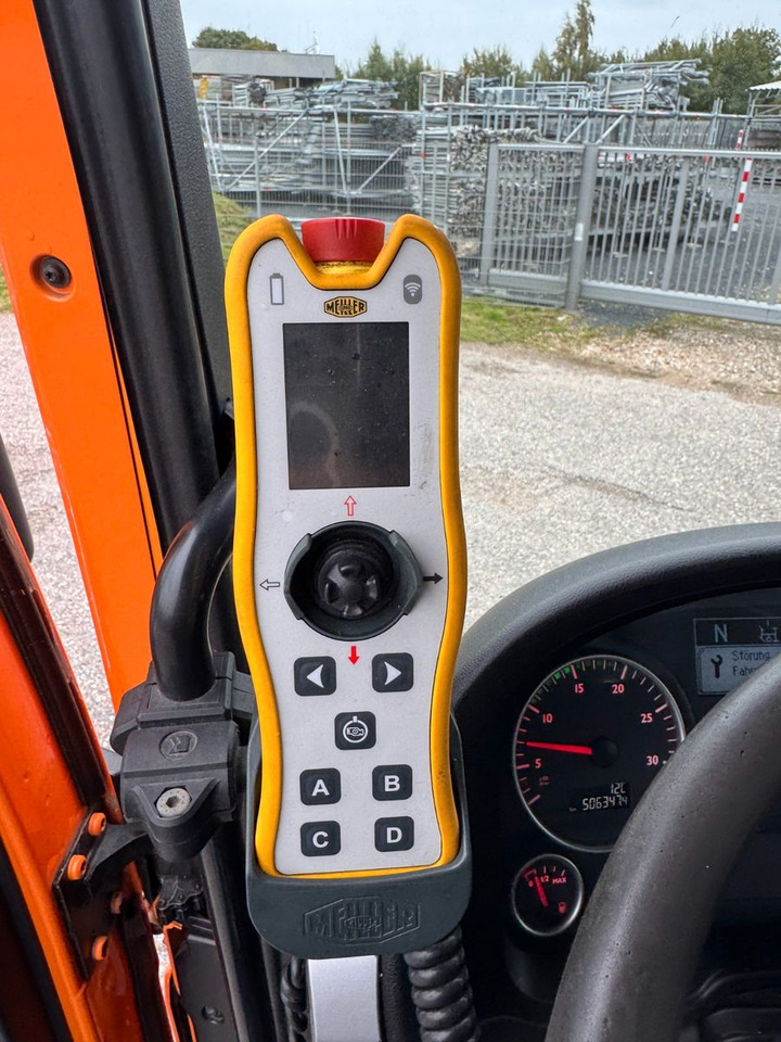 MAN 26.40 6X2 Meiller RK 20.70  mit Funk - Camion ampliroll: photos 4 MAN 26.40 6X2 Meiller RK 20.70  mit Funk - Camion ampliroll: photos 4
