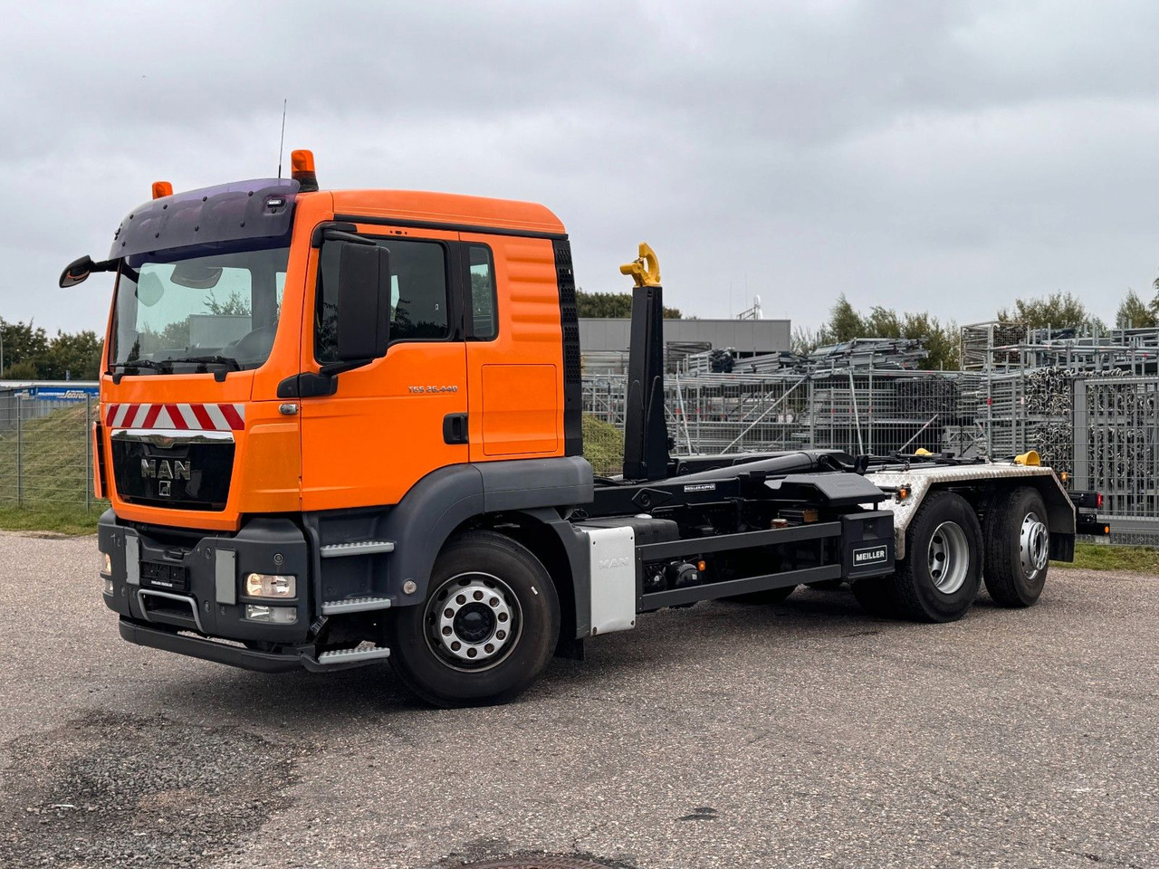 MAN 26.40 6X2 Meiller RK 20.70  mit Funk - Camion ampliroll: photos 1 MAN 26.40 6X2 Meiller RK 20.70  mit Funk - Camion ampliroll: photos 1