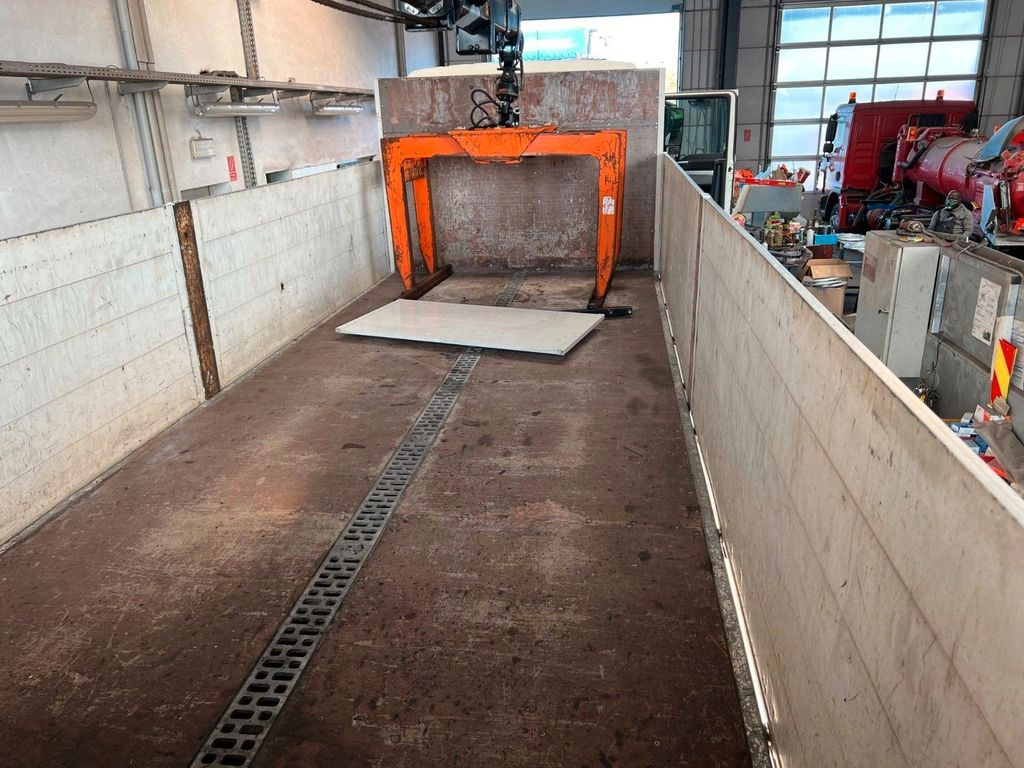 Camion grue, Camion plateau MAN 26.480 6X2 Baustoff mit Kran HIAB Top Zustand: photos 20