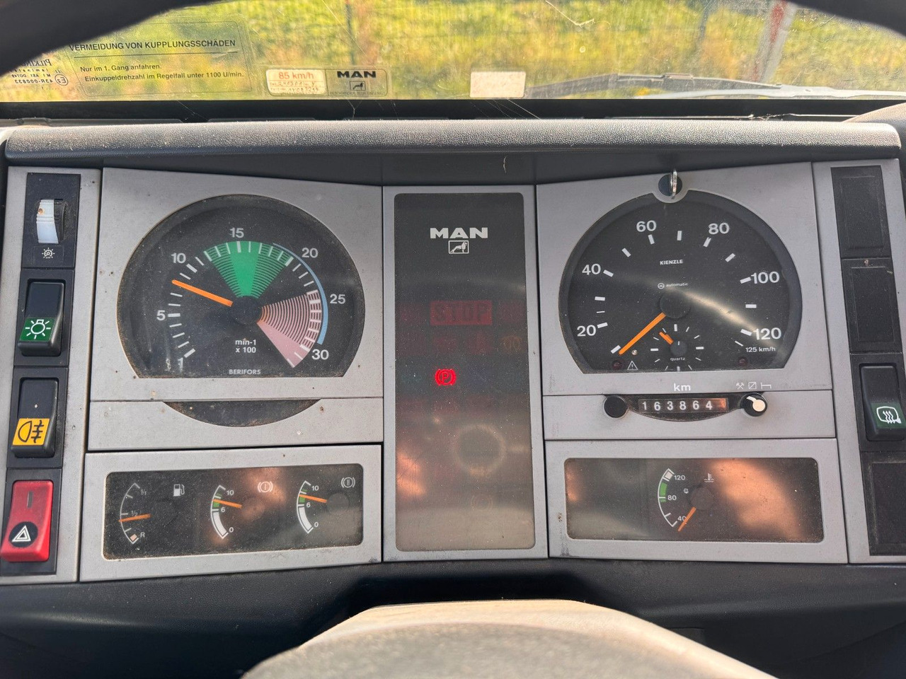 MAN 8.140 4X2 Pritsche Plane Original Km - Utilitaire plateau baché: photos 2 MAN 8.140 4X2 Pritsche Plane Original Km - Utilitaire plateau baché: photos 2