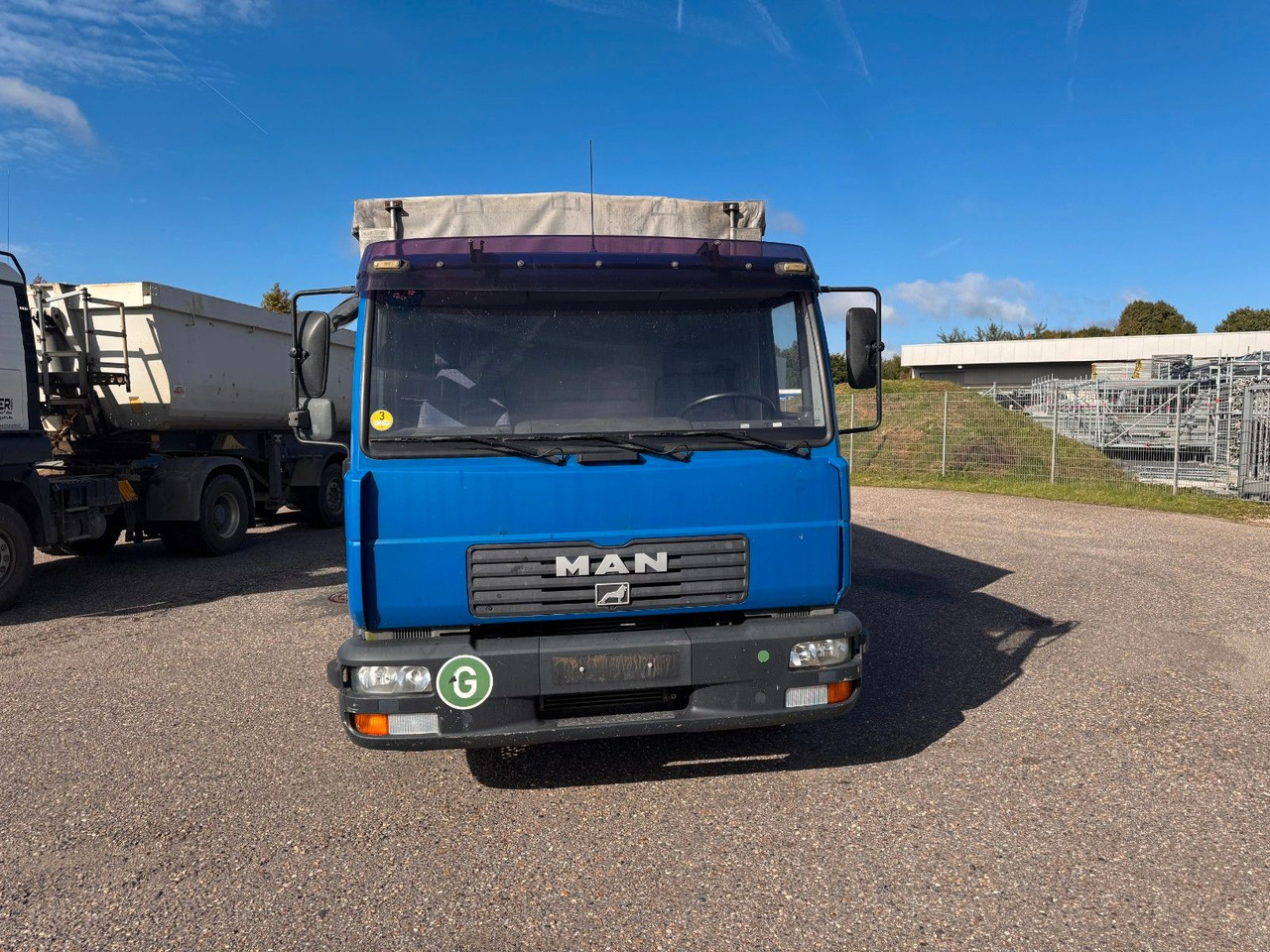 MAN 8.140 4X2 Pritsche Plane Original Km - Utilitaire plateau baché: photos 5 MAN 8.140 4X2 Pritsche Plane Original Km - Utilitaire plateau baché: photos 5