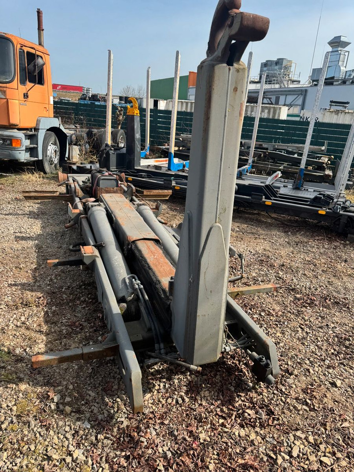 Meiller Abrollaufbau für 6X4 mit 3,90 Radstand - Camion ampliroll: photos 1 Meiller Abrollaufbau für 6X4 mit 3,90 Radstand - Camion ampliroll: photos 1