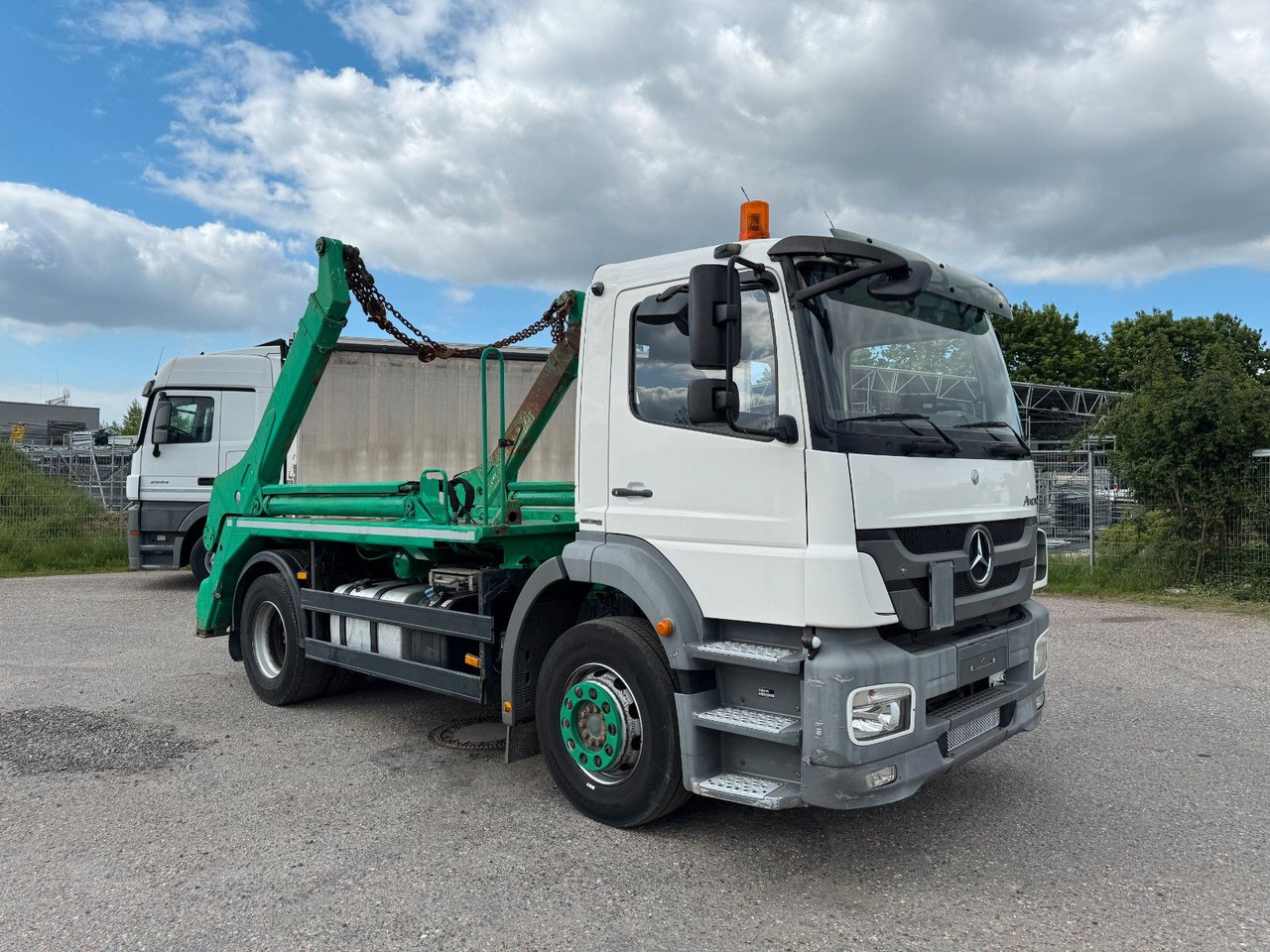 Mercedes-Benz 1833 4X2 Meiller AK 12 Absetzkipper Mercedes-Benz 1833 4X2 Meiller AK 12 Absetzkipper - Camion multibenne: photos 1 Mercedes-Benz 1833 4X2 Meiller AK 12 Absetzkipper Mercedes-Benz 1833 4X2 Meiller AK 12 Absetzkipper - Camion multibenne: photos 1