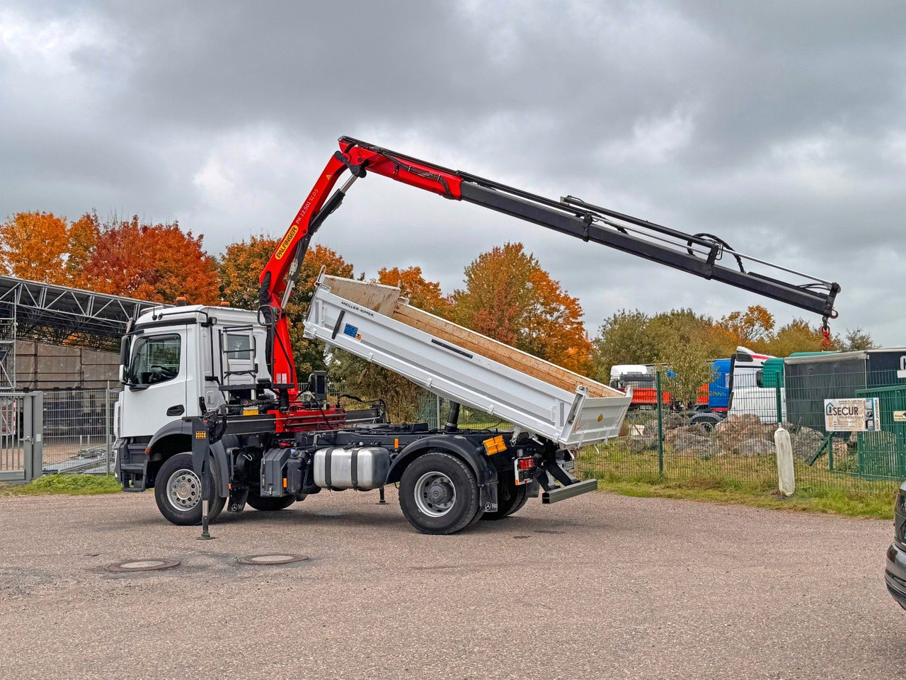 Mercedes-Benz 1840 2140 4X2 Kipper % Kran mit Funk Top Zust. - Camion benne: photos 1 Mercedes-Benz 1840 2140 4X2 Kipper % Kran mit Funk Top Zust. - Camion benne: photos 1