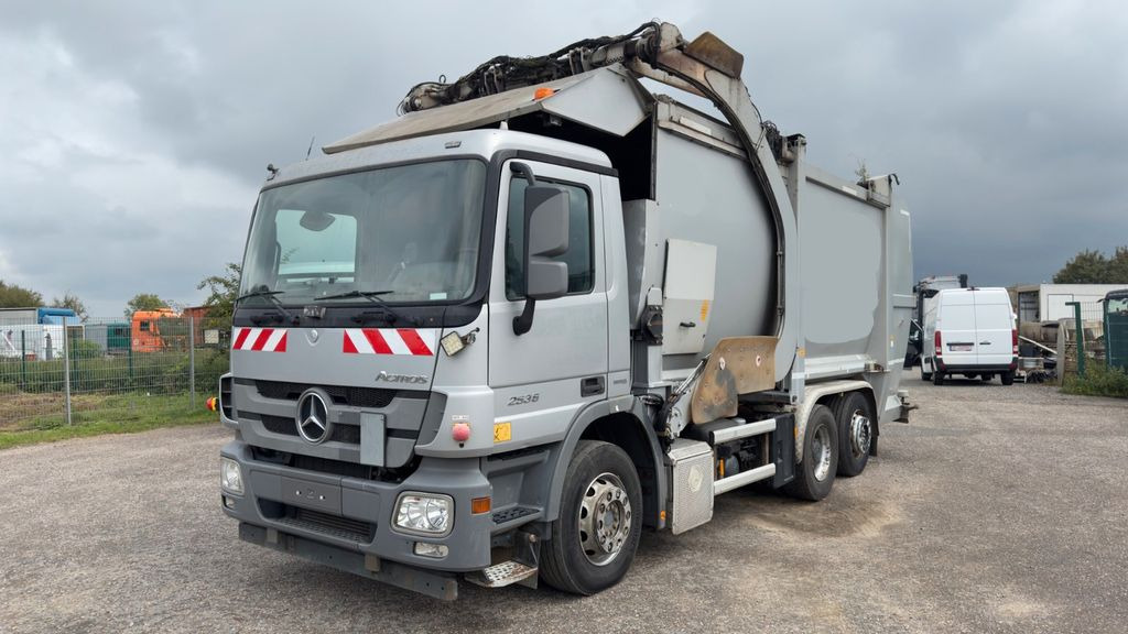 Mercedes-Benz 2536 6x2 Überkopflader - Benne à ordures ménagères: photos 1 Mercedes-Benz 2536 6x2 Überkopflader - Benne à ordures ménagères: photos 1