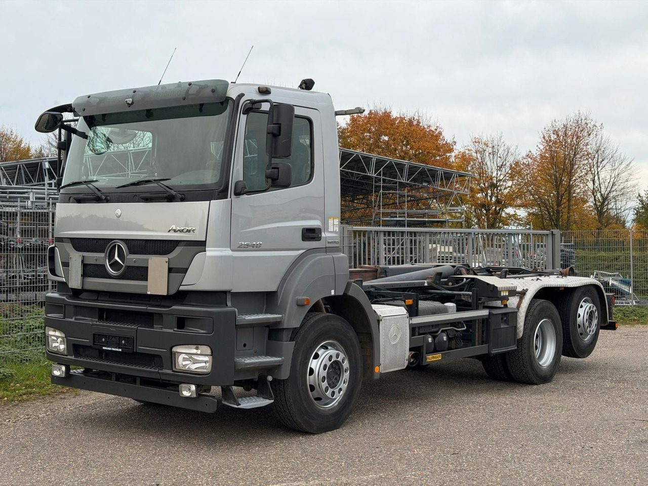 Mercedes-Benz 2540 L 6x2 Palfinger T20 mit hydr. Containerverr - Camion ampliroll: photos 1 Mercedes-Benz 2540 L 6x2 Palfinger T20 mit hydr. Containerverr - Camion ampliroll: photos 1