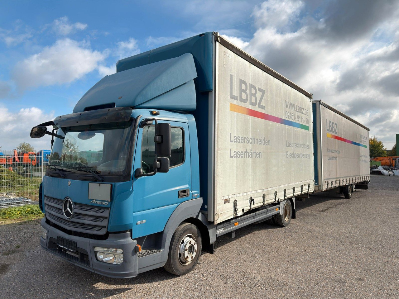 Mercedes-Benz 818 4X2 Pritsche & Plane & Tang Pritsche & Plane Mercedes-Benz 818 4X2 Pritsche & Plane & Tang Pritsche & Plane - Utilitaire plateau baché: photos 1 Mercedes-Benz 818 4X2 Pritsche & Plane & Tang Pritsche & Plane Mercedes-Benz 818 4X2 Pritsche & Plane & Tang Pritsche & Plane - Utilitaire plateau baché: photos 1