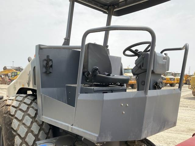 Compacteur à pieds de mouton/ Monocylindre Dynapac CA305: photos 13