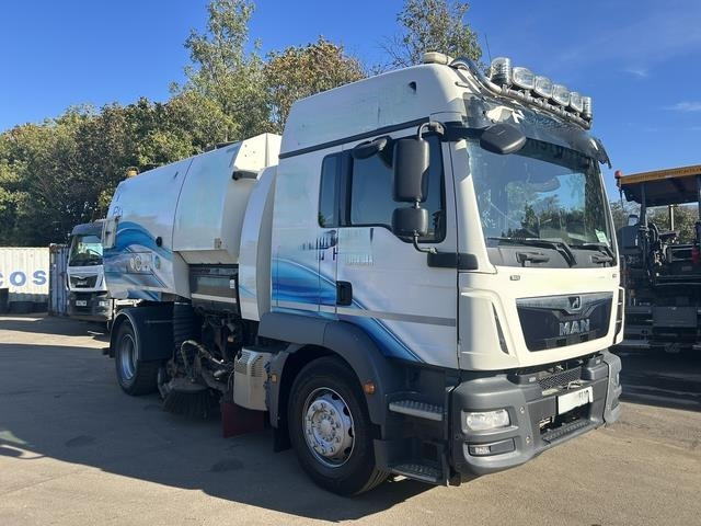 MAN TGM18.290 - Balayeuse de voirie: photos 4 MAN TGM18.290 - Balayeuse de voirie: photos 4