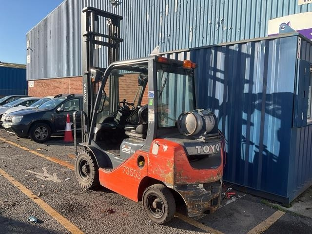 Toyota 02-8FGF25 - Chariot élévateur: photos 2 Toyota 02-8FGF25 - Chariot élévateur: photos 2