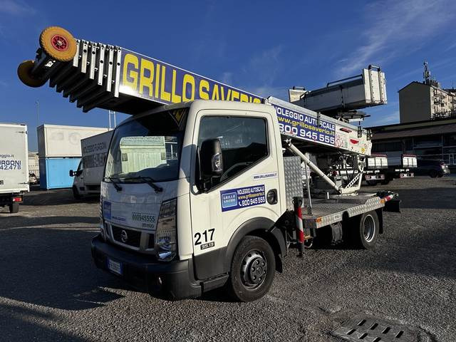 Nissan NT400 - Camion avec nacelle: photos 1 Nissan NT400 - Camion avec nacelle: photos 1