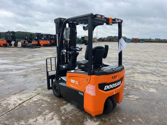 Doosan B15T-7 PLUS - Chariot élévateur électrique: photos 2 Doosan B15T-7 PLUS - Chariot élévateur électrique: photos 2
