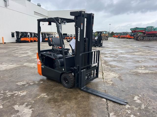 Doosan B15T-7 PLUS - Chariot élévateur électrique: photos 4 Doosan B15T-7 PLUS - Chariot élévateur électrique: photos 4