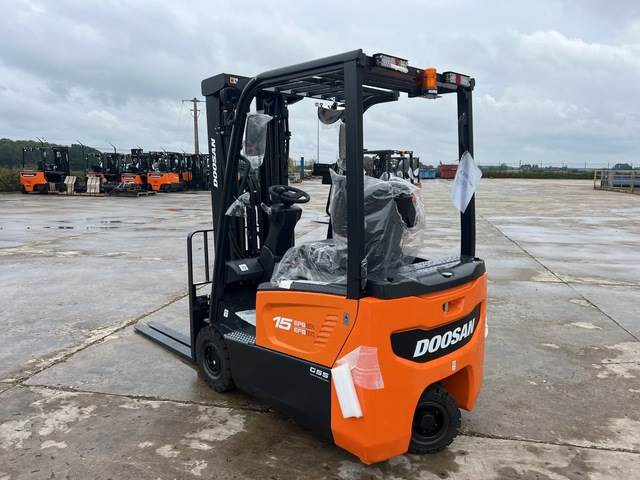 Doosan B15T-7 PLUS - Chariot élévateur électrique: photos 2 Doosan B15T-7 PLUS - Chariot élévateur électrique: photos 2