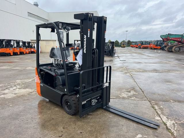 Doosan B15T-7 PLUS - Chariot élévateur électrique: photos 4 Doosan B15T-7 PLUS - Chariot élévateur électrique: photos 4