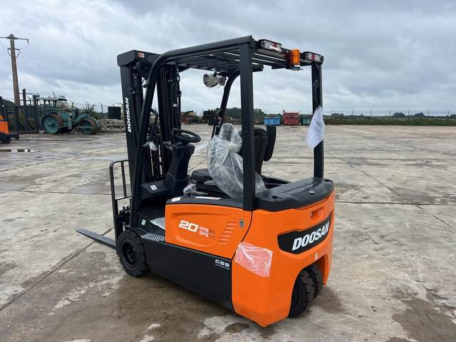 Doosan B20T-7 PLUS - Chariot élévateur électrique: photos 2 Doosan B20T-7 PLUS - Chariot élévateur électrique: photos 2