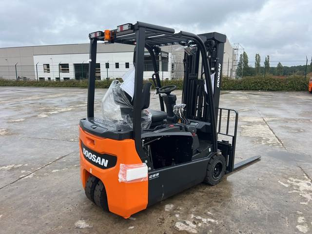 Doosan B20T-7 PLUS - Chariot élévateur électrique: photos 3 Doosan B20T-7 PLUS - Chariot élévateur électrique: photos 3