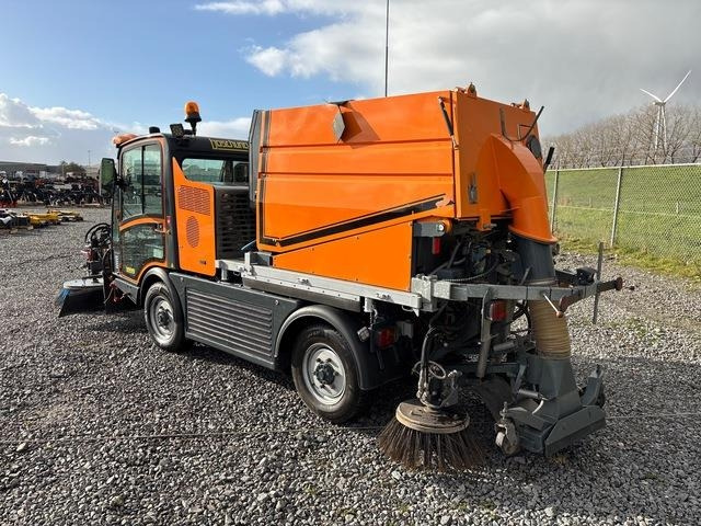 Boschung Pony P4T - Balayeuse de voirie: photos 3 Boschung Pony P4T - Balayeuse de voirie: photos 3