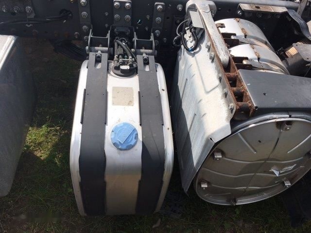 Renault Abgasanlage / Rußpartikelfilter / AdBlue-Anlage Renault Premium - AdBlue réservoir pour Camion: photos 1 Renault Abgasanlage / Rußpartikelfilter / AdBlue-Anlage Renault Premium - AdBlue réservoir pour Camion: photos 1